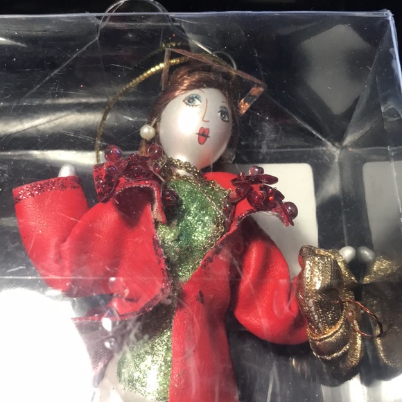 Ladies with Elegance hand blown vintage ornament - Picture 2 of 4